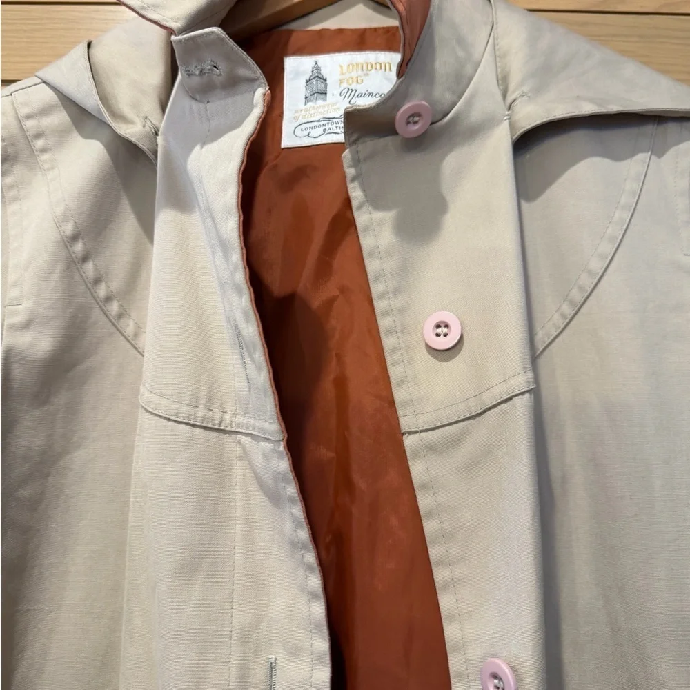 Vintage classic London Fog  Tan Trench Coat with Rust Lining Union Label USA 10P